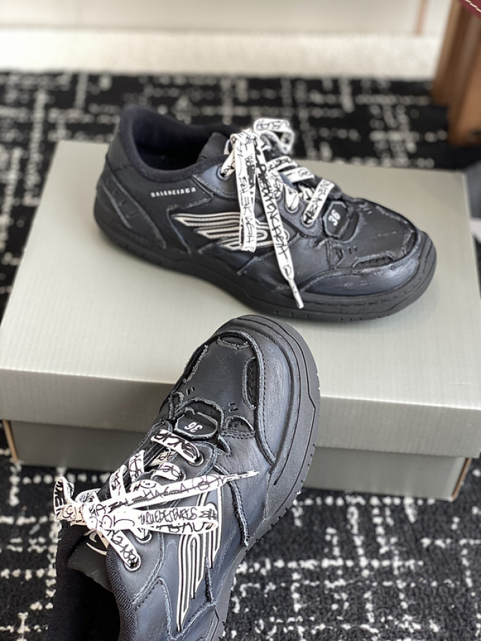 BL Hamptons Worn-Out -COPSHOE BL - WO 03