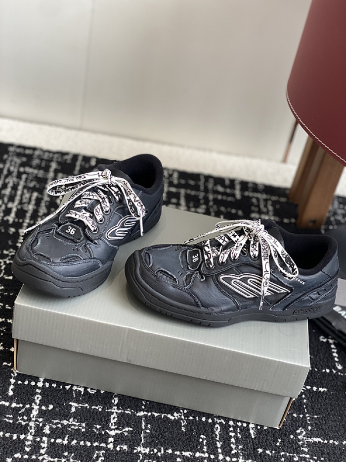 BL Hamptons Worn-Out -COPSHOE BL - WO 03