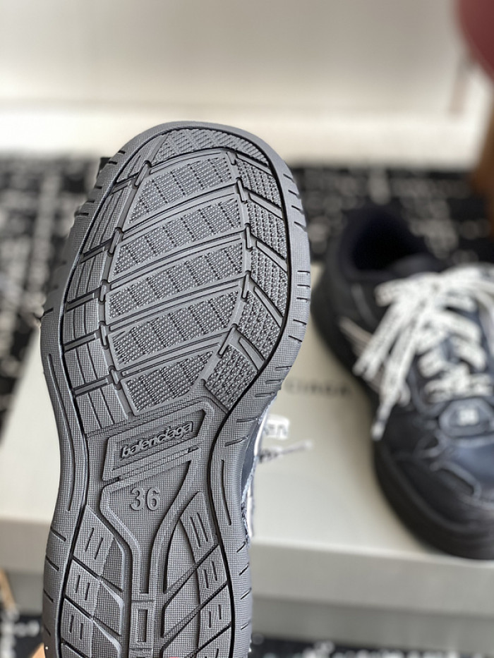 BL Hamptons Worn-Out -COPSHOE BL - WO 03
