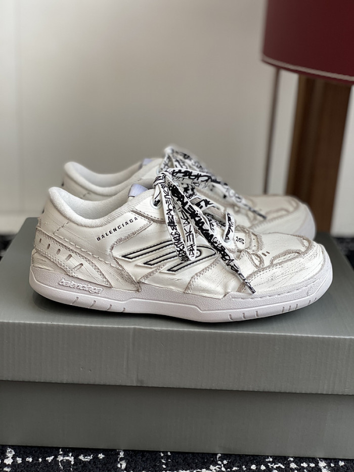 BL Hamptons Worn-Out  -COPSHOE BL - WO 04
