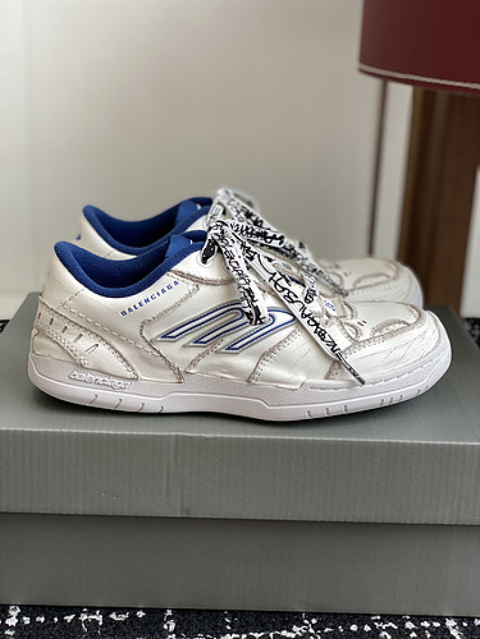 BL Hamptons Worn-Out -COPSHOE BL - WO 05
