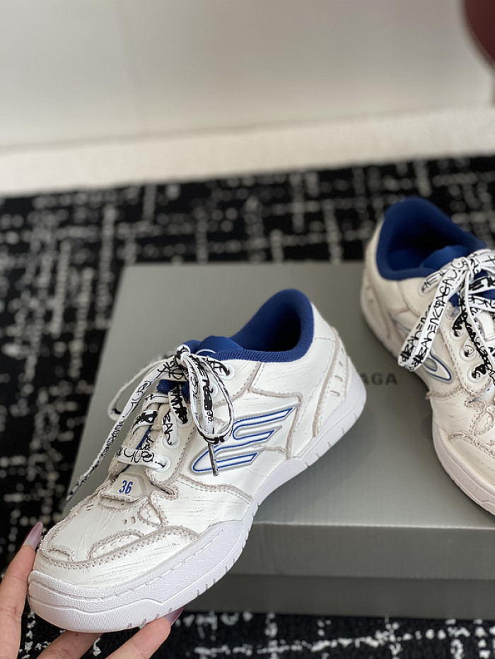 BL Hamptons Worn-Out -COPSHOE BL - WO 05
