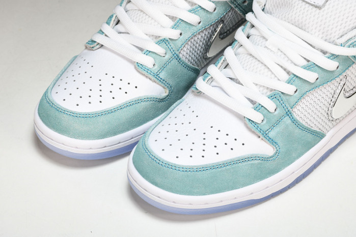 APRIL SKKATEBOARDS x NK SB Dunk Low  FD2562-400