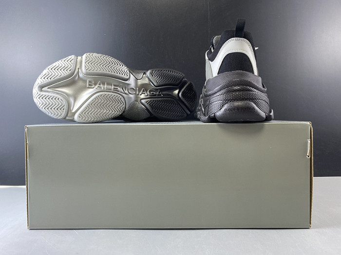BL TRIPLE S TRAINERS CLEAR SOLE BLACK GREY 545325 g09O1 9532