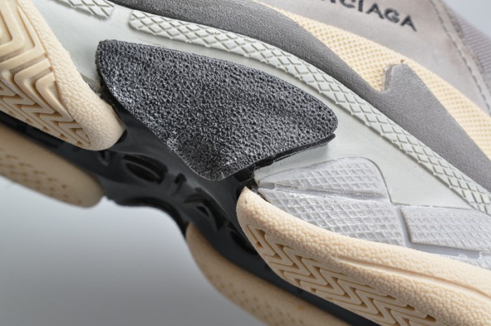 BL 17FW TRIPLE S WASHED SHOF SNEA GREY MENS AED2900