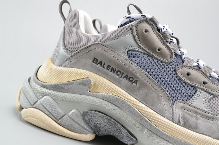 BL 17FW TRIPLE S WASHED SHOF SNEA GREY MENS AED2900